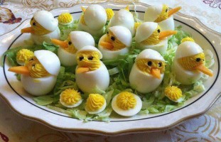 huevos duros pollitos