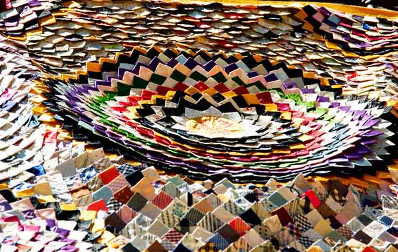600 obras decorarán Pradillo este sábado en la VI Fiesta de las almazuelas colgadas