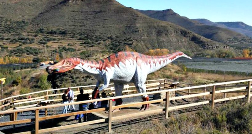 Visita guiada a un yacimiento de huellas de dinosaurios en Igea