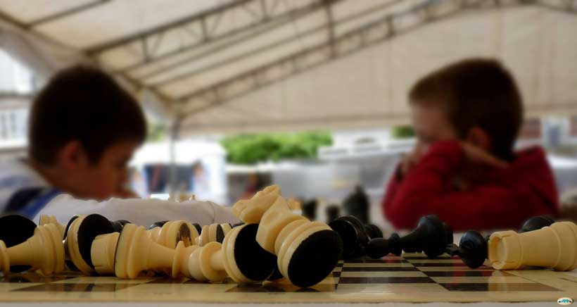 Talleres de ajedrez o un aula Montessori, entre los cursos para niños de Ibercaja