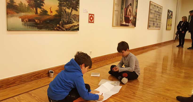 Arte contemporáneo con niños: exposición del 10º Certamen Nacional de Pintura del Parlamento