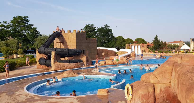 Chapuzones del verano: piscinas con toboganes de Lardero