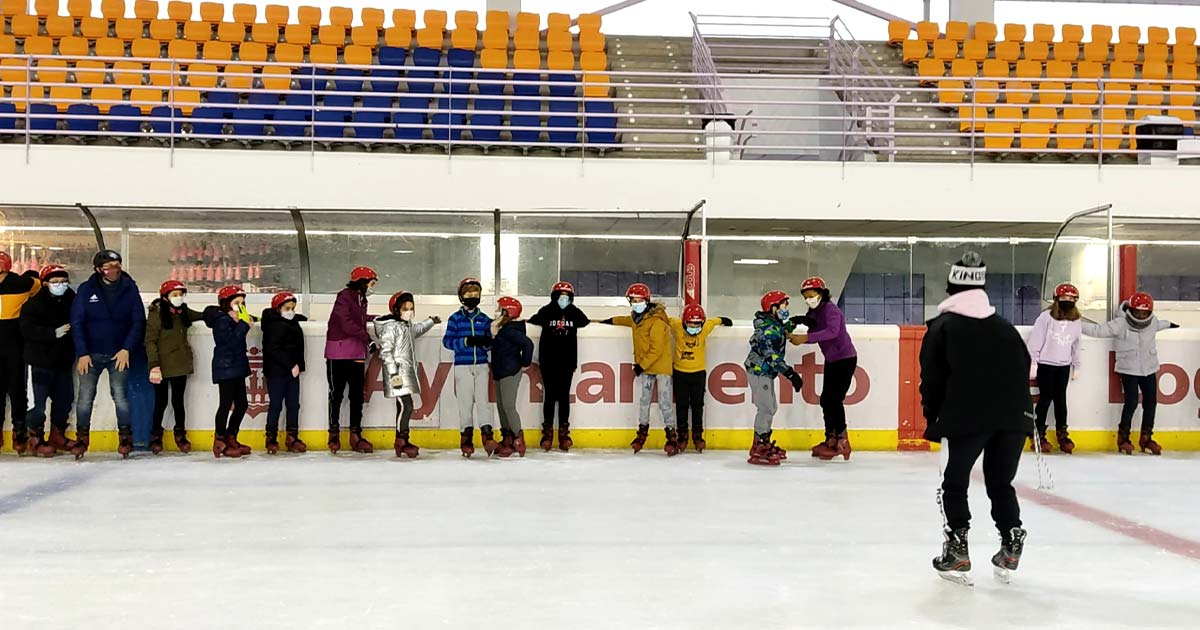 Más de 2.500 escolares de Primaria patinarán este curso en la pista de hielo