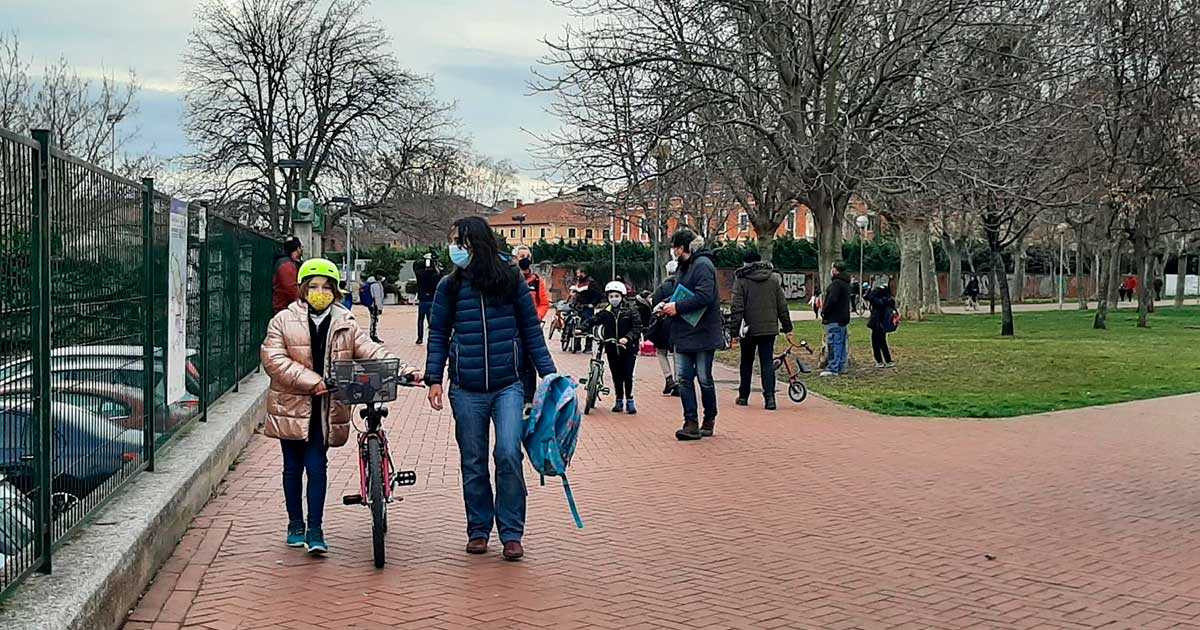 El colegio Navarrete El Mudo acoge la jornada ‘Al cole en bici’, para mejorar los entornos escolares