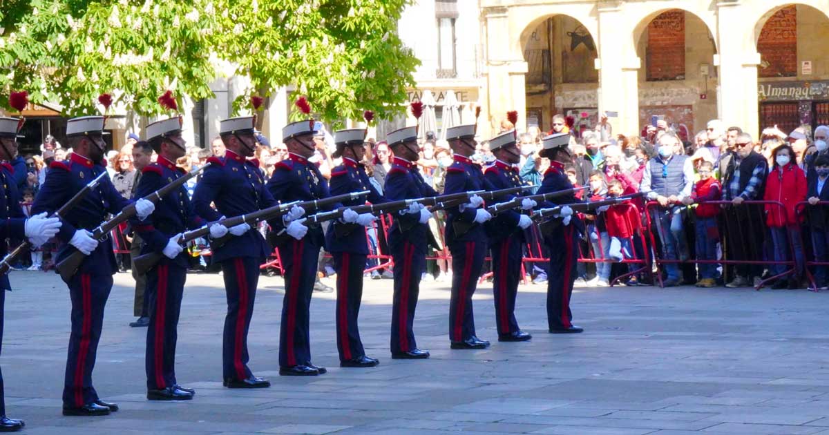 Así ha sido el pasacalle de la Guardia Real en Logroño