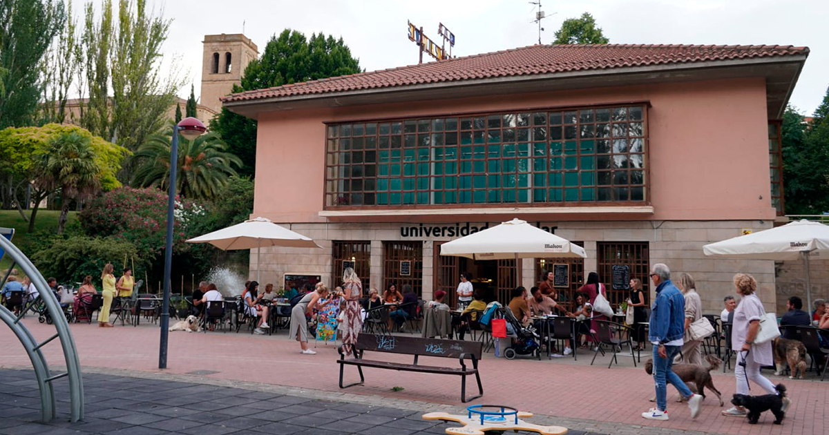 La cafetería del Ebro reabre para el verano y programa actividades culturales