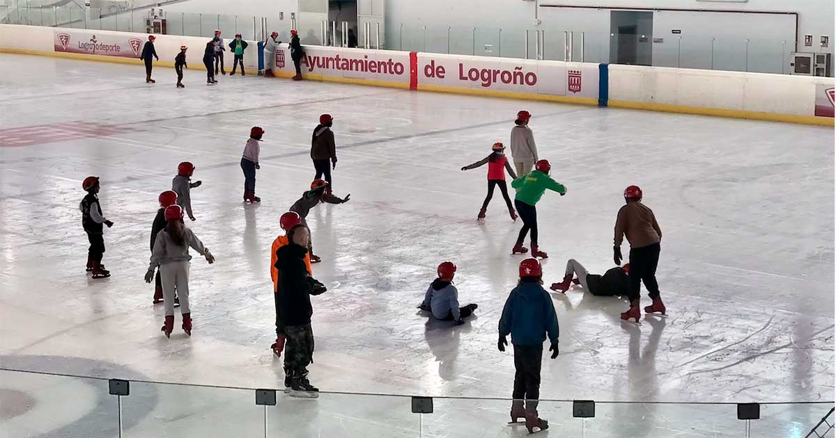 Récord de participación, casi 4 000 escolares, en la campaña de patinaje sobre hielo de Logroño Deporte