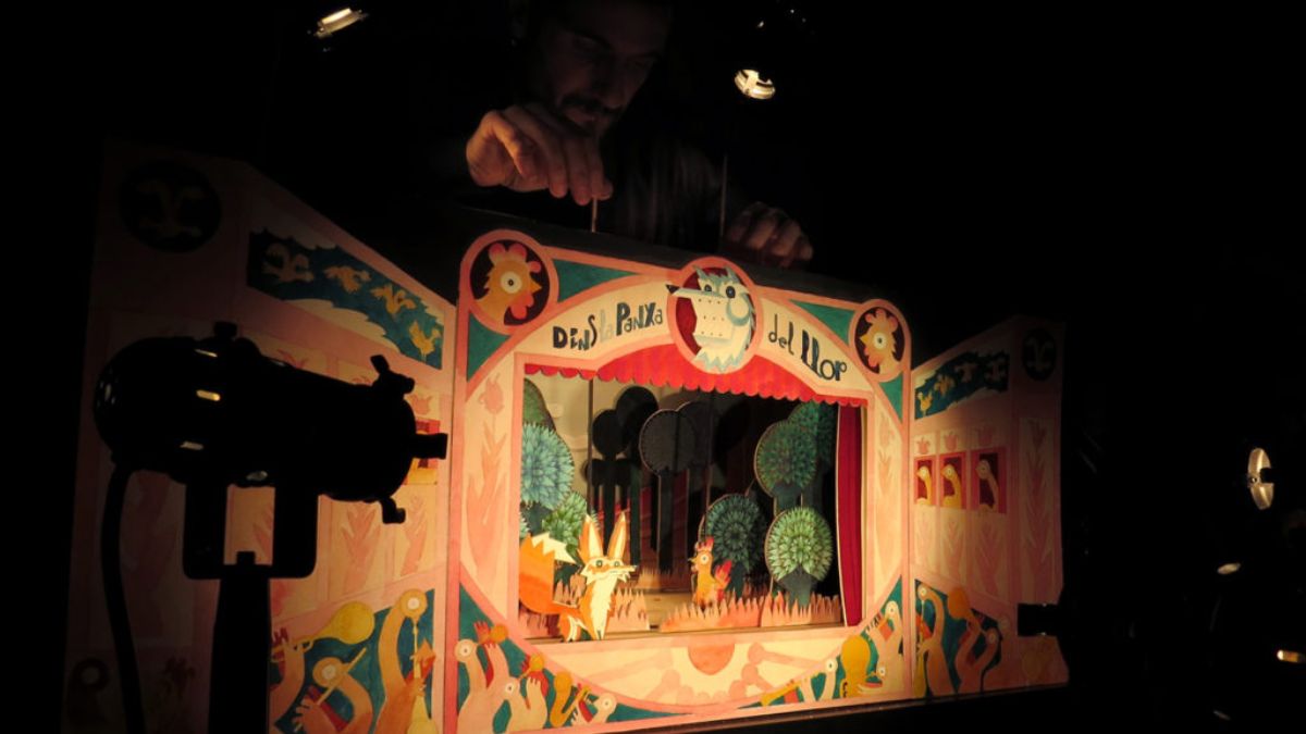 'En la panza del lobo', títeres Sala Negra