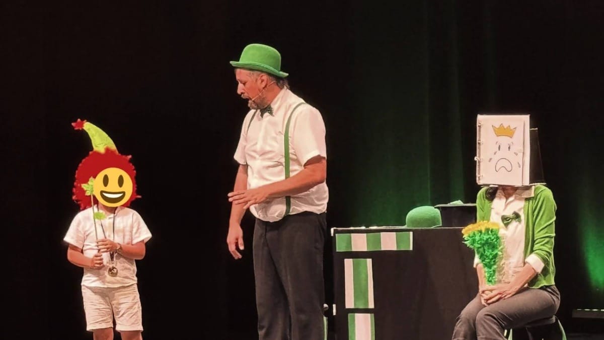 imagianate en sala negra